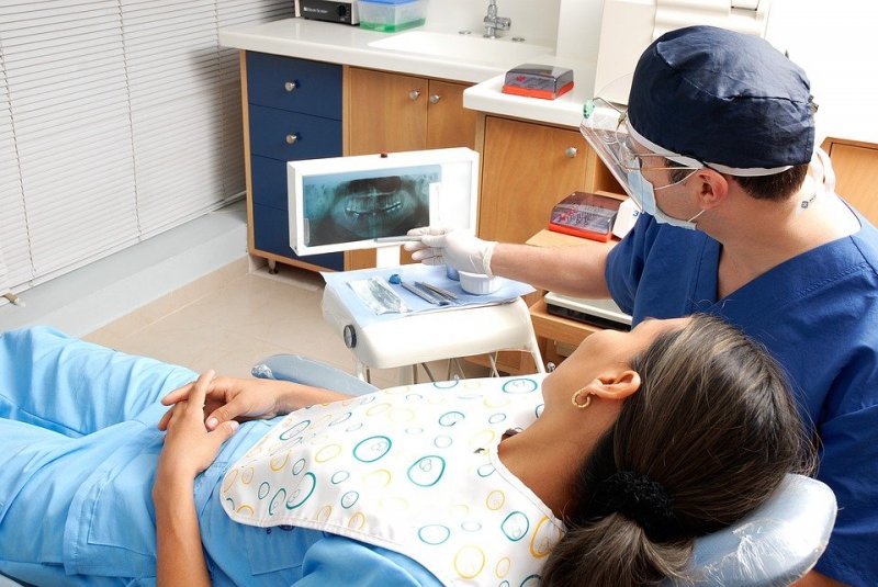 https://www.clinicadentalolleria.es/business/35/83/d7/org_horizontal1.jpg